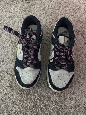 Nike Low-Top Sneakers in Black and Light Gray